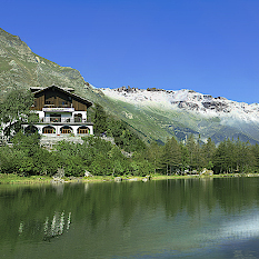 Chalet sul lago hotel ristorante in montagna Piemonte